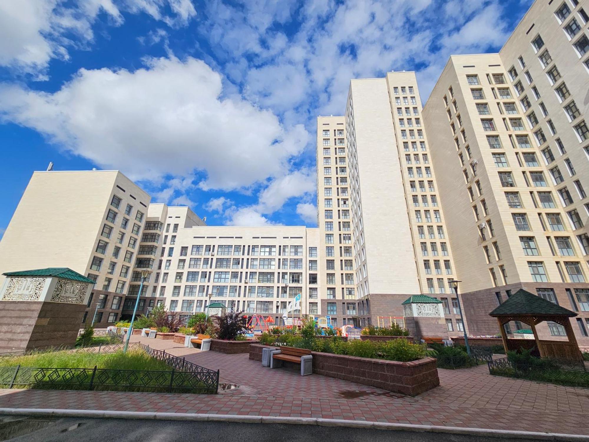 Ernaz Plus Apartments: Promenade Expo Астана Екстериор снимка