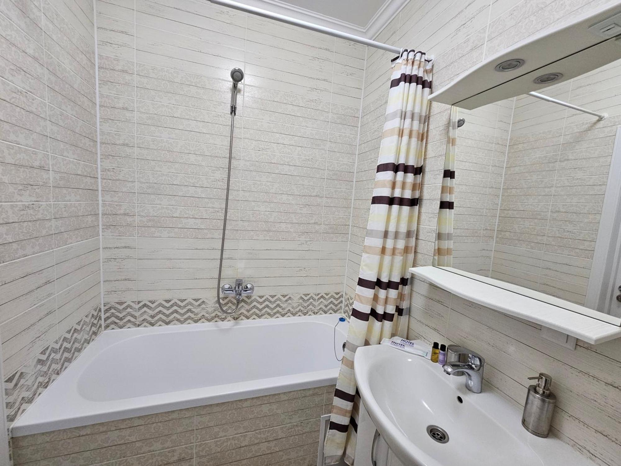 Ernaz Plus Apartments: Promenade Expo Астана Екстериор снимка